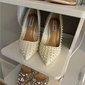 STEVE MADDEN VALA S WHITE SPIKE HEELS